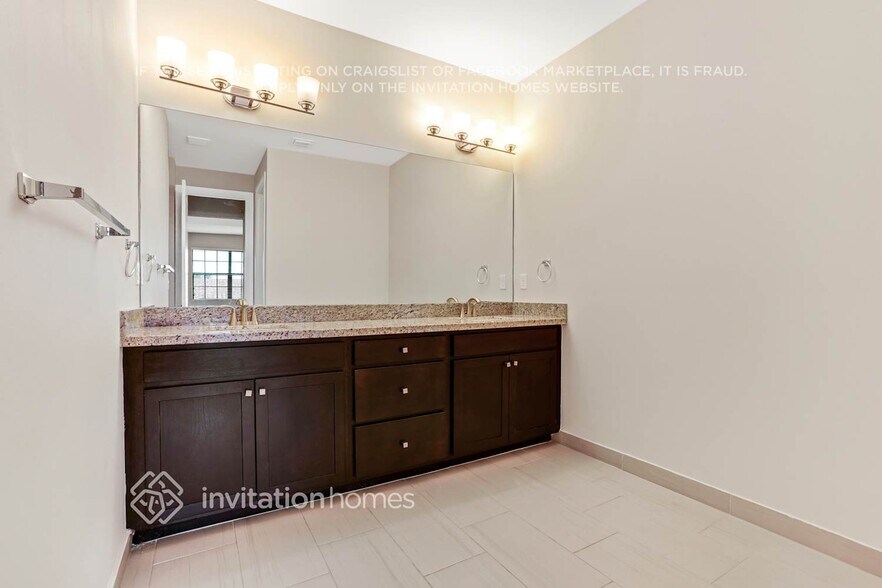 Building Photo - 11705 SW 13th Ct
