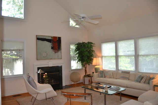 Building Photo - 311 Columbia Pl E