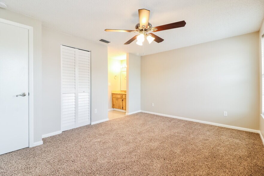 Building Photo - 2825 Cedaridge Dr