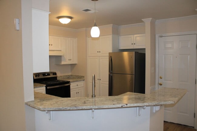 Building Photo - 3 Bedroom 2 Bath W/Bonus South Augusta!