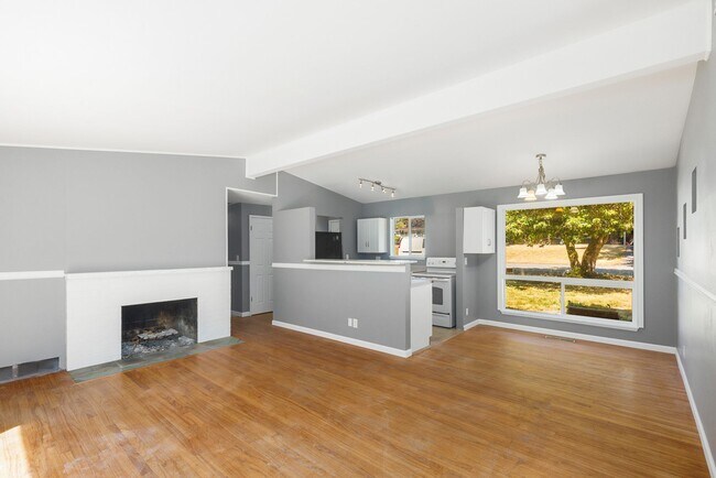 Building Photo - 3 Bedroom Rambler with Ideal Commuting Location in Lynnwood