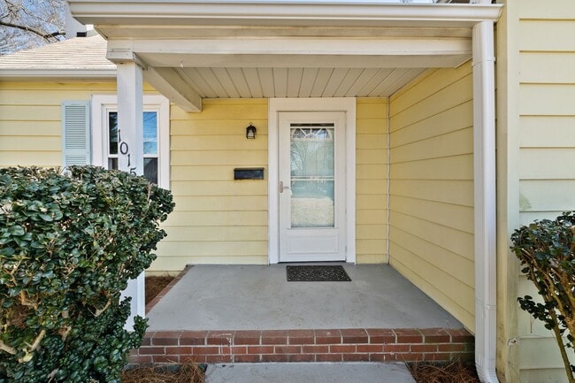 Building Photo - 1015 Martin St