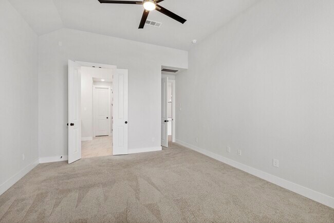 Building Photo - 415 N Hillary Step Pl