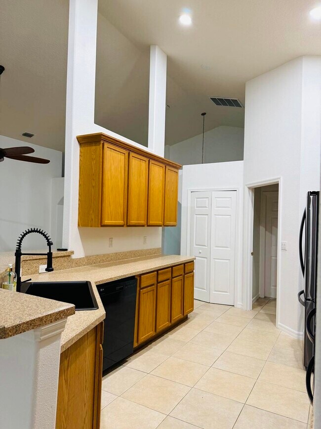 Building Photo - 207 Alcantarra St NW
