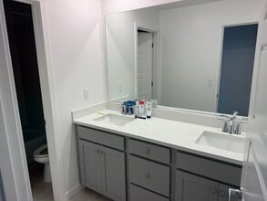 Building Photo - 5318 Lake Mary Dr