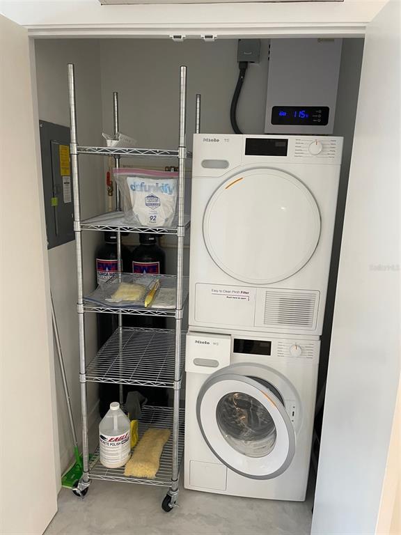 Building Photo - 224 6th Ave N