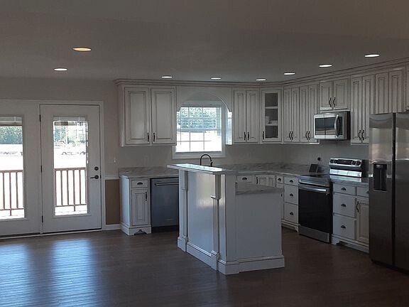 Building Photo - 625 Strawberry Dr
