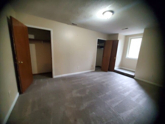 Building Photo - 3004 Stonehenge Ct