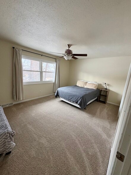 Primary Bedroom - 304 E Bell Ave