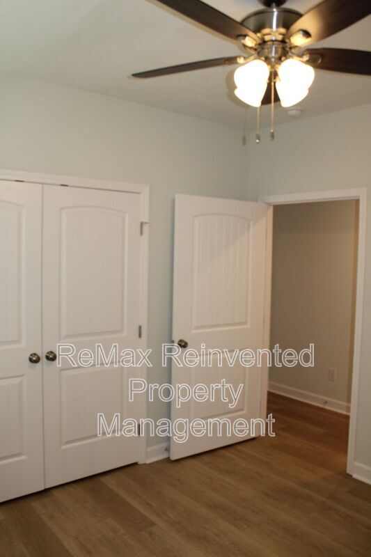 Building Photo - 921 Holbrook Dr