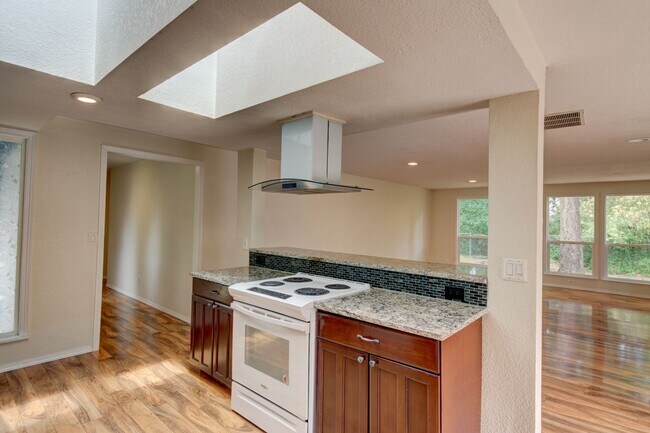 Building Photo - Newly Renovated 3 Bedroom in Oak Harbor