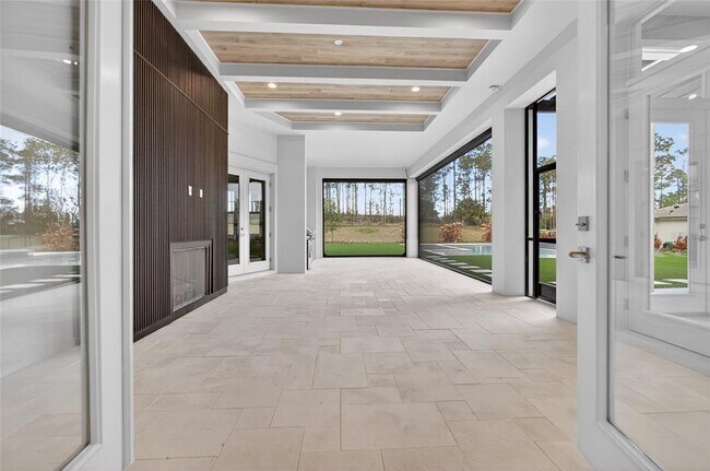 Building Photo - 16130 Pendio Dr