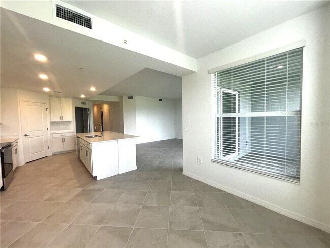 Building Photo - 12470 Wellen Golf St