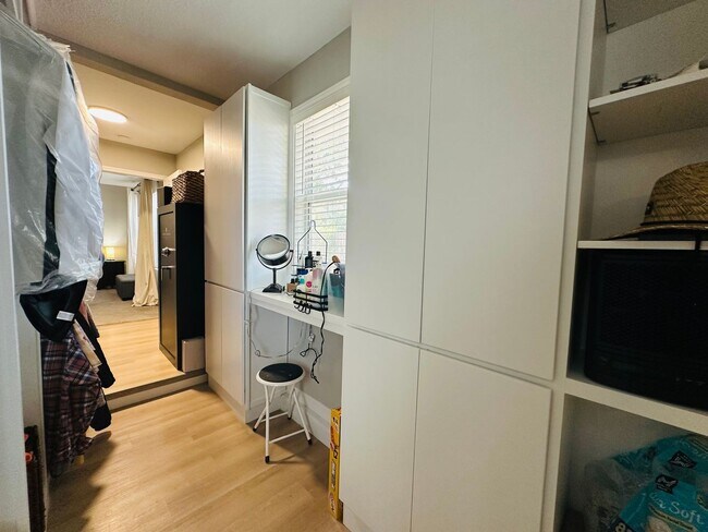 Building Photo - Spacious 6-Bedroom Rental in Spanish Point...
