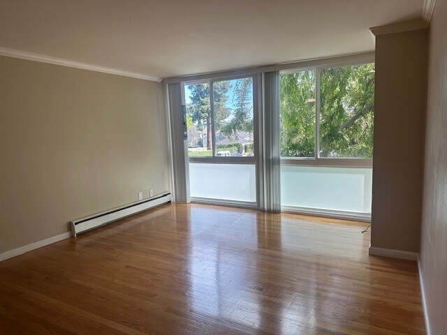 Building Photo - 6 Seville Way