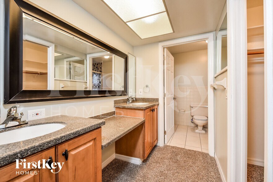 Building Photo - 1431 SE 35th St