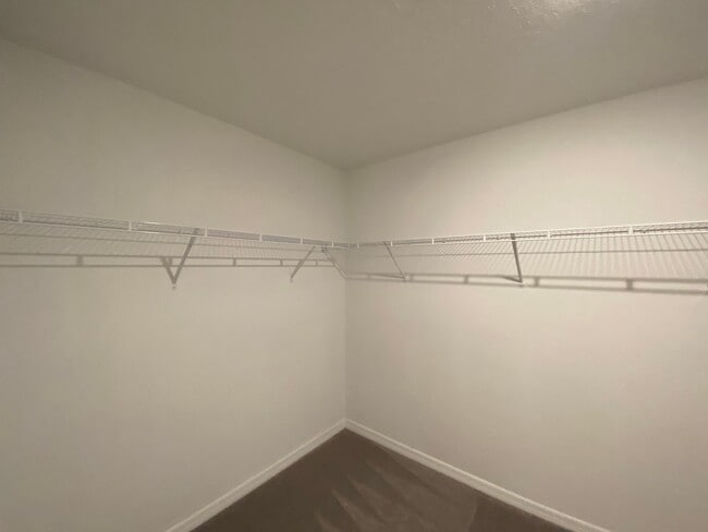 Building Photo - Great SW location 4/2/2 **WON'T LAST**