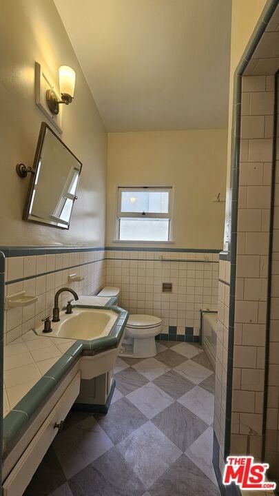 Building Photo - 152 S Roxbury Dr