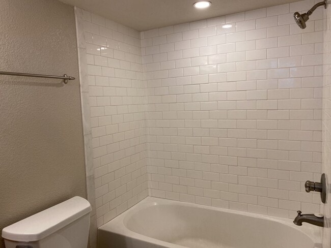 Building Photo - STUDENTS WELCOME! Charming 3 Bed 2 Bath Single Family Home in Old Town