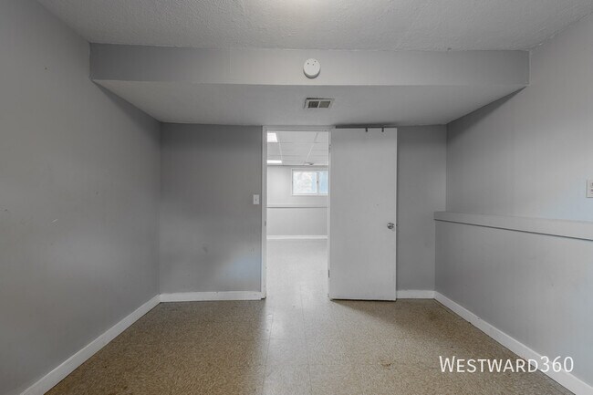 Building Photo - 2221 Belmont Ave