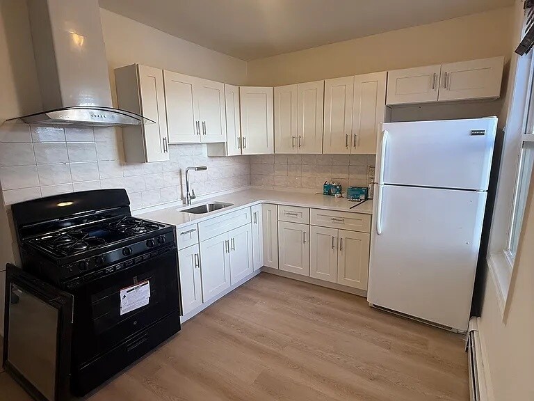 Building Photo - 818 Communipaw Ave