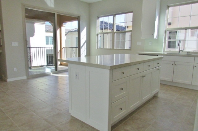 Building Photo - 3 Bed, 3.5 Bath Detached Home in Portola S...