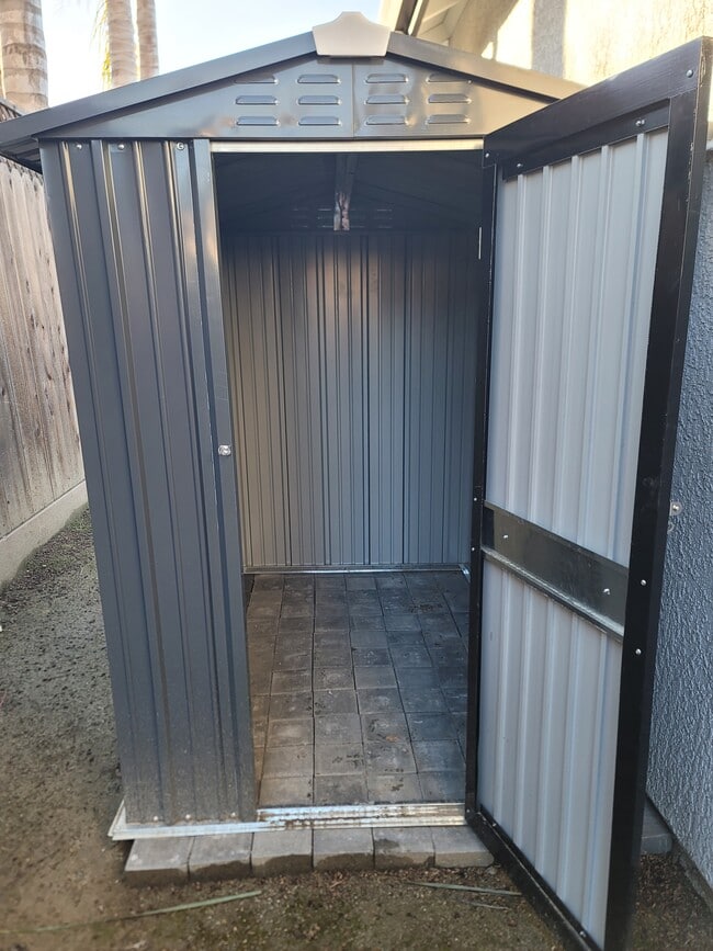 Building Photo - 8033 Horncastle Ave