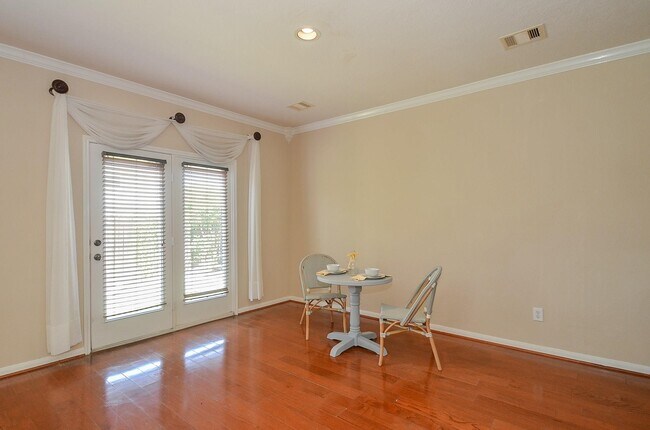 Building Photo - 2410 Crossmill Ln