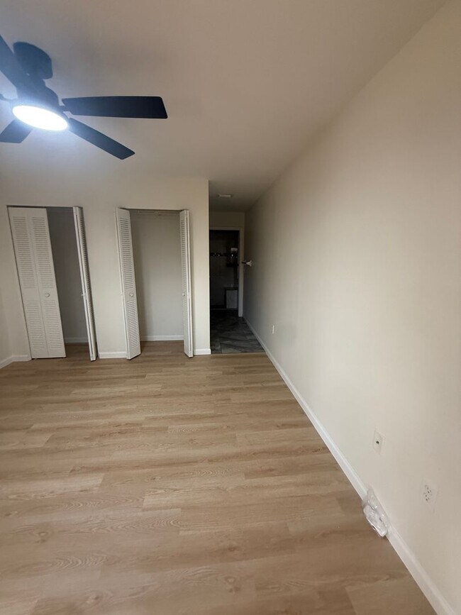 Building Photo - 2 Bed | 2 Bath | Updated Condo | Covered Parking