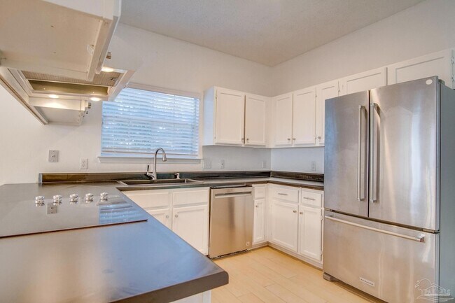 Building Photo - 1200 Jasper St