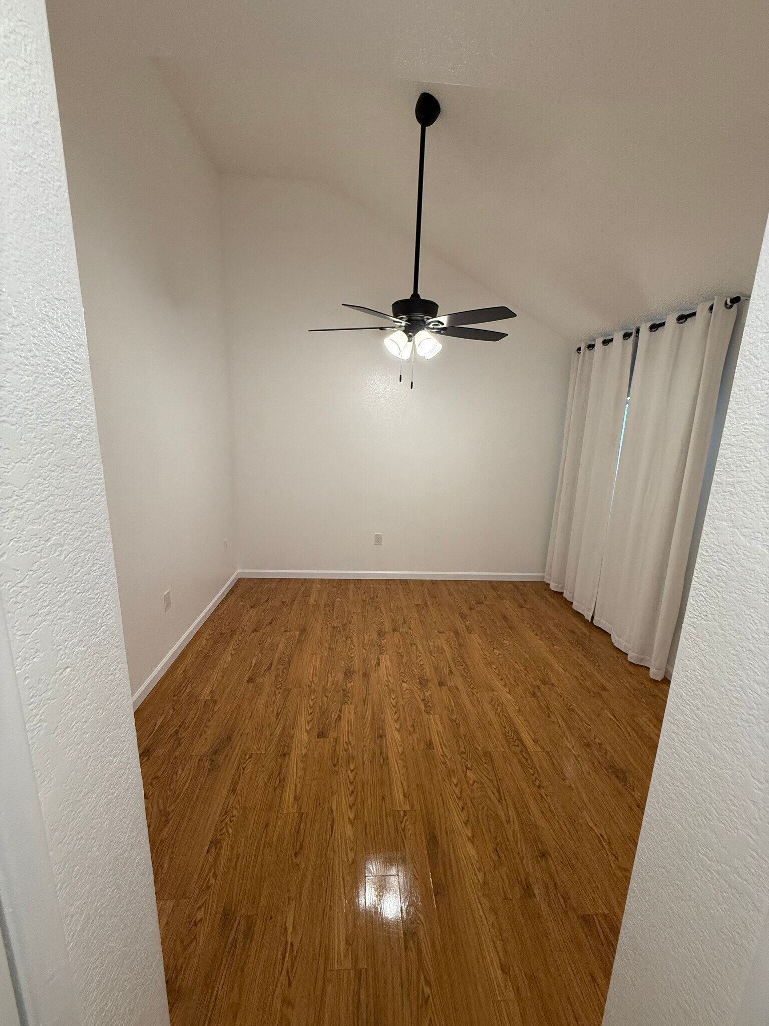 Building Photo - 602 N May