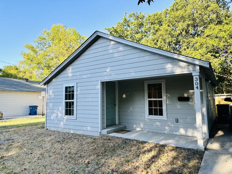 Building Photo - 304 N Monroe St