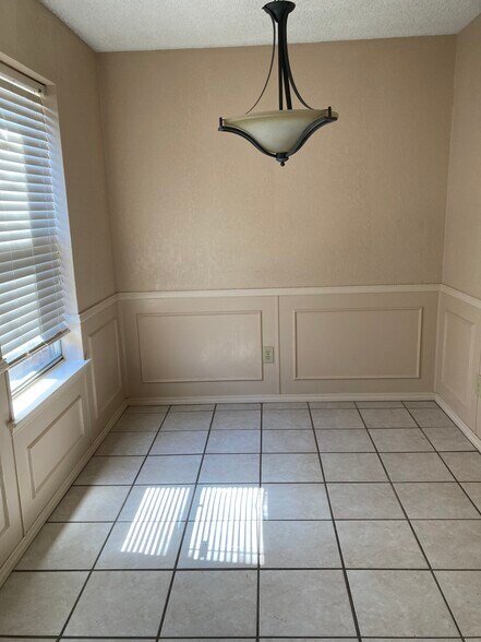 Dining off kitchen - 505 Pecan Acres Ct