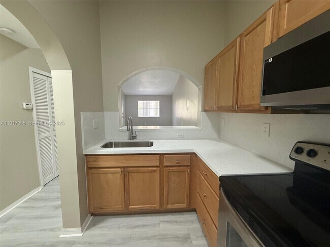 Building Photo - 2911 SE 13th Rd