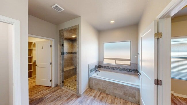 Building Photo - 490 Montecito Dr