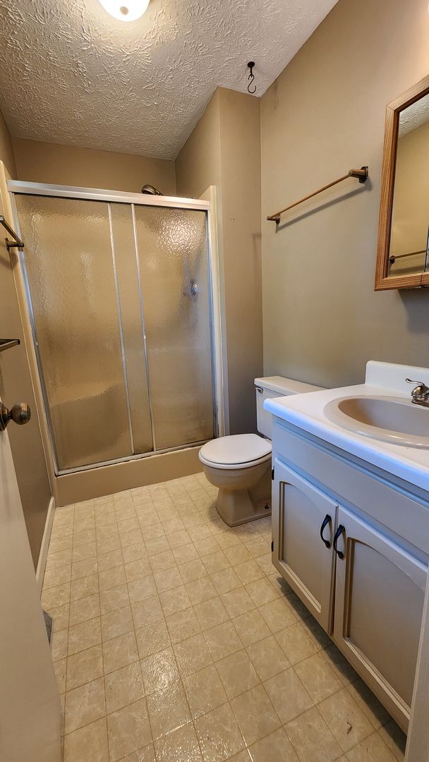 Building Photo - Maryville 37803 - 3 bedroom, 2 bath ranche...