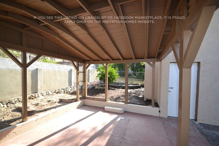 Building Photo - 10018 Silverton Ave