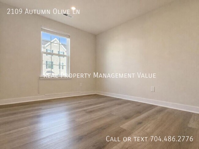 Building Photo - 2109 Autumn Olive Ln