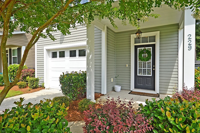 Building Photo - 229 Larissa Dr