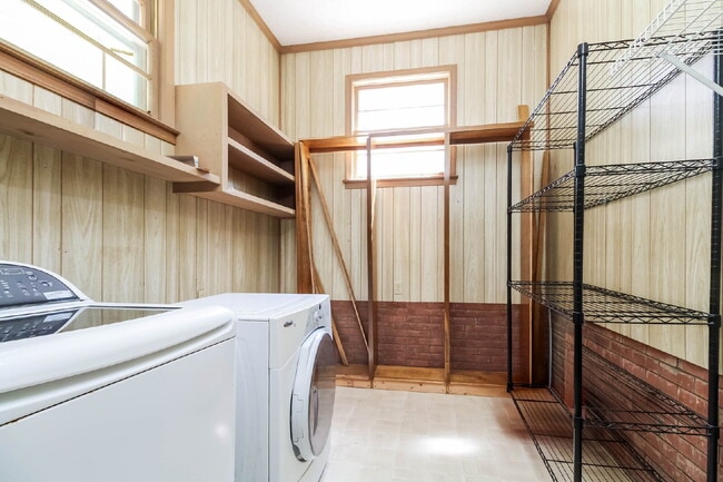 Building Photo - Charming 3-Bed, 2-Bath Home in Columbia’s Serene Highgate Neighborhood!