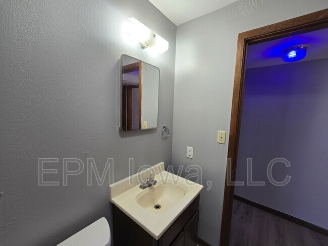 Building Photo - 804 W Mullan Ave