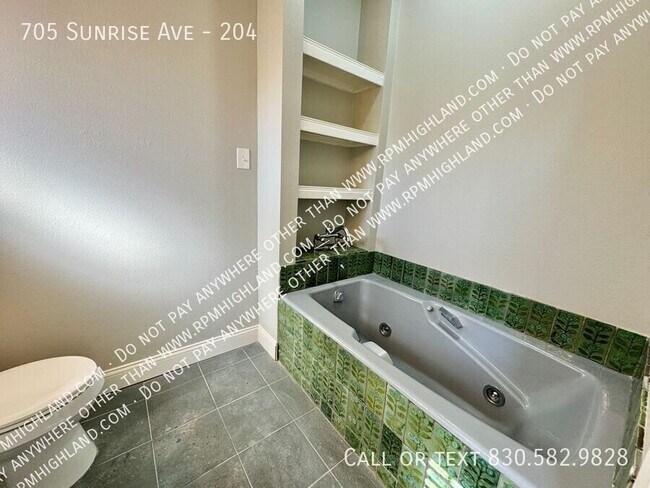 Building Photo - 705 Sunrise Ave