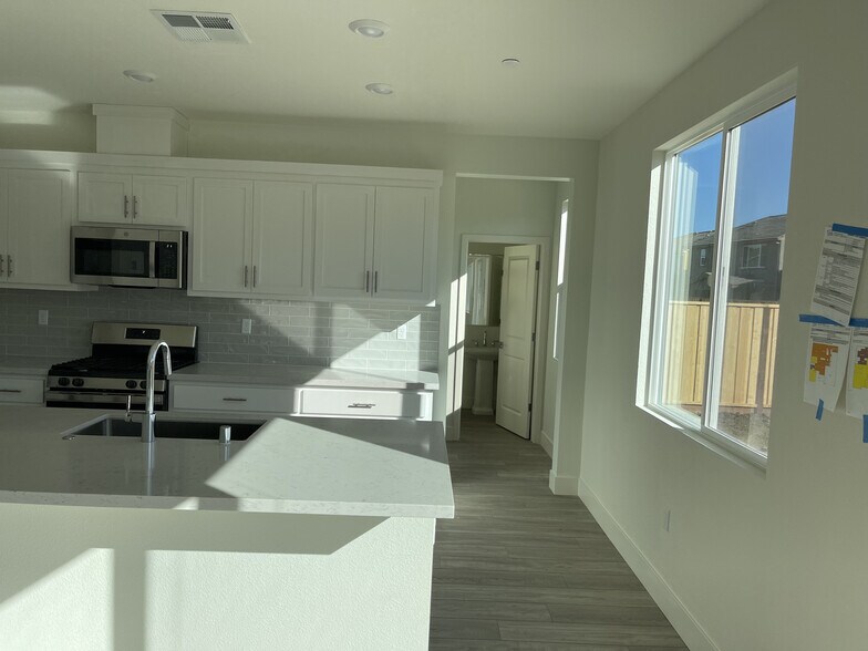 Building Photo - 5418 Paularo Way