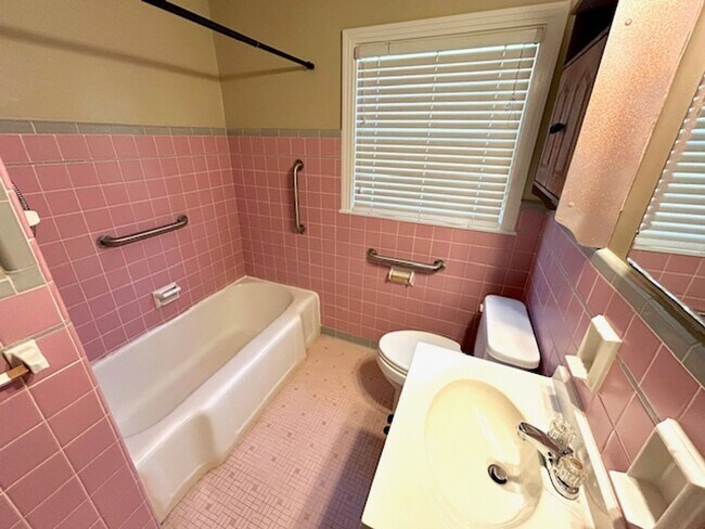 Building Photo - Coming Soon 10/8/25! Charming and spacious...