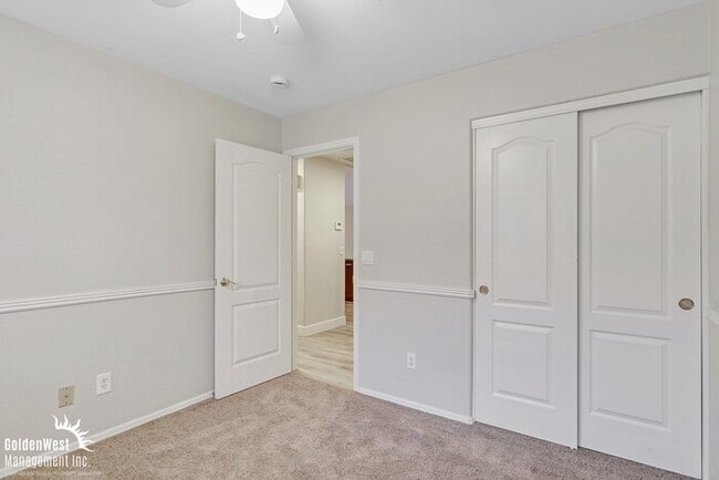 Building Photo - Charming 4Bdm 2Ba Home with a Private Yard in Peoria!