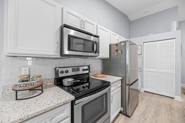 Building Photo - 1599 Bayridge Pl