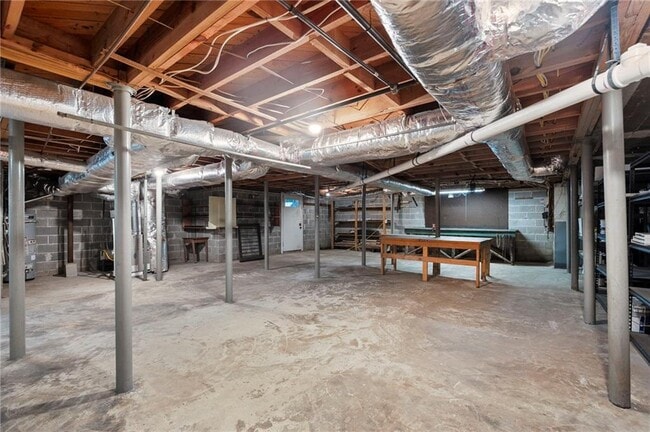 Building Photo - 2233 Clairmont Rd