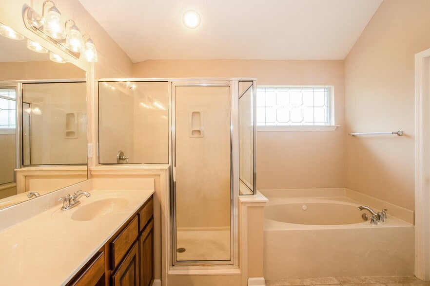 Building Photo - 938 Classic Cove