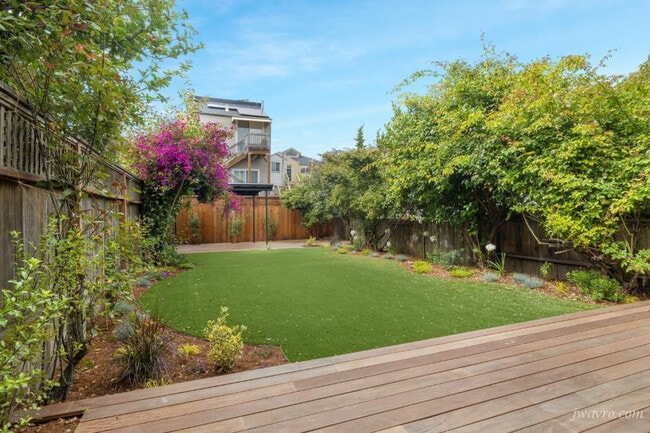 Building Photo - 80 28th St