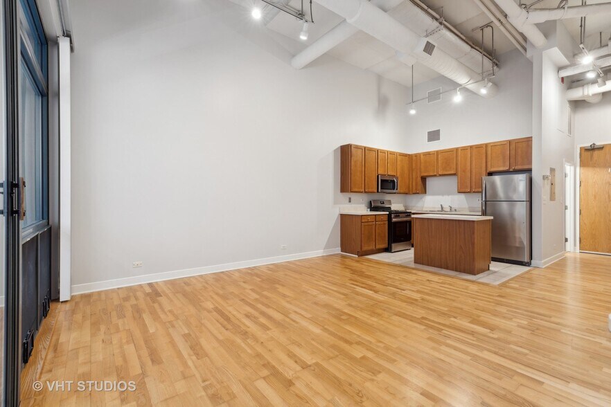 Building Photo - 211 E Ohio St